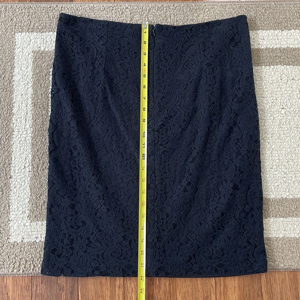 Banana Republic pencil lace skirt - Picture 6 of 8